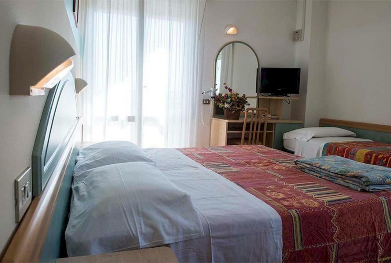 Hotel Milord Cesenatico Exterior photo